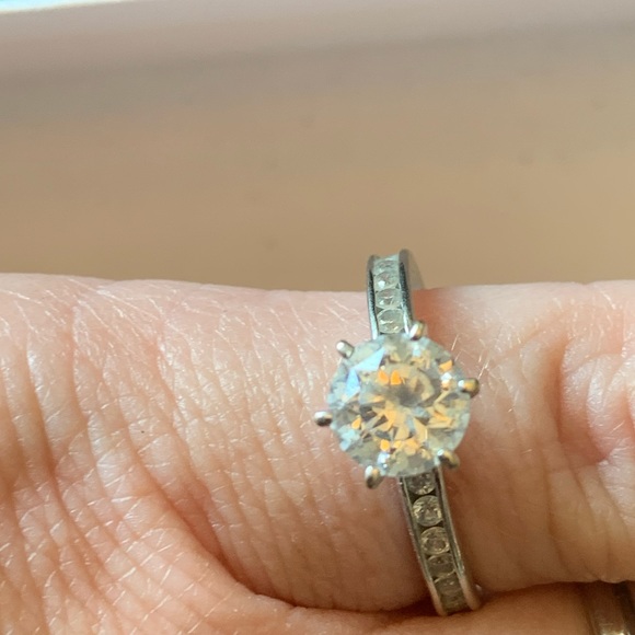 Ring - Picture 1 of 4